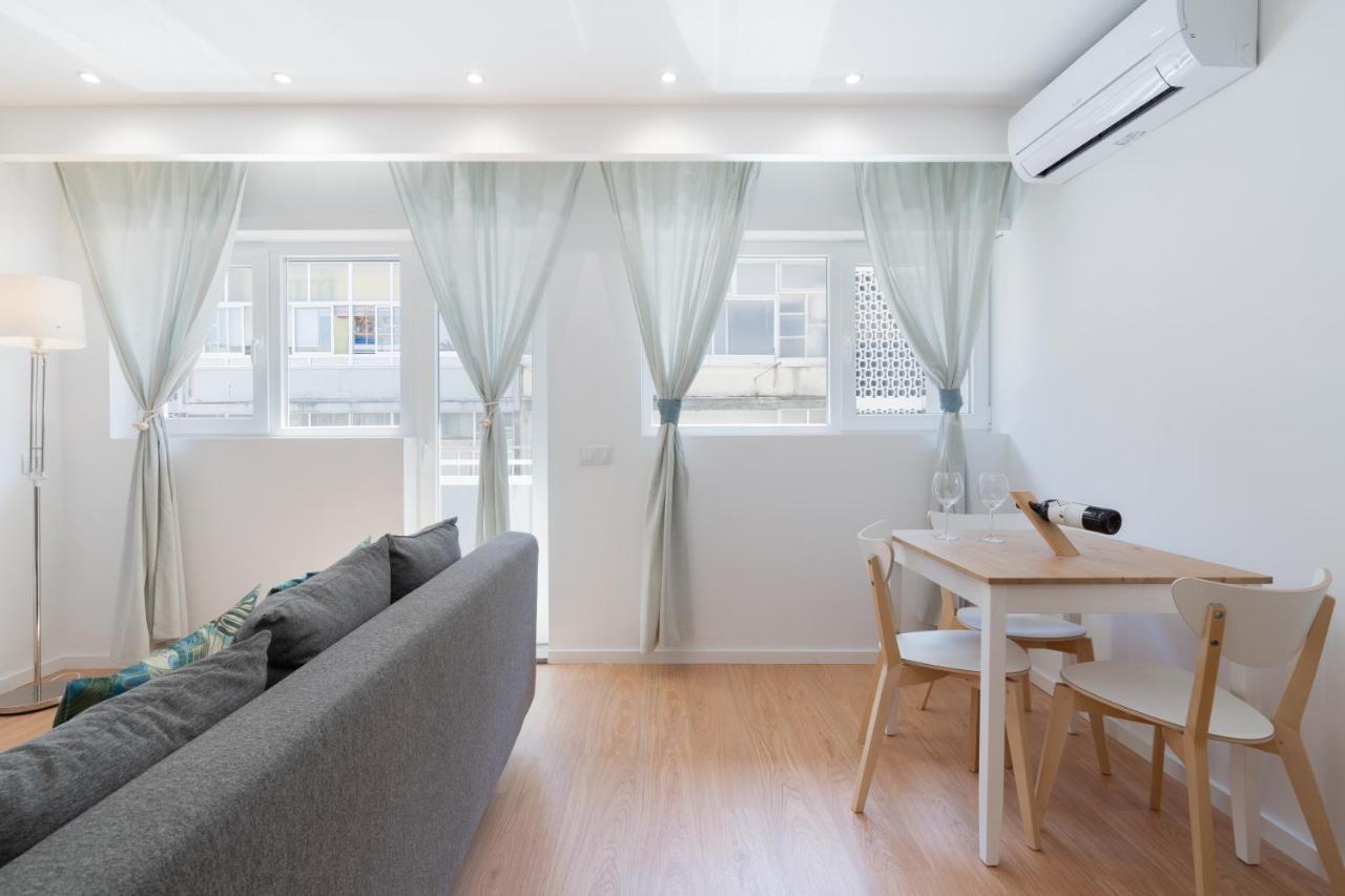 Sweet Sunny Flat W/ Balcony - Gaia Apartment บีลาโนวาเดกายา ภายนอก รูปภาพ