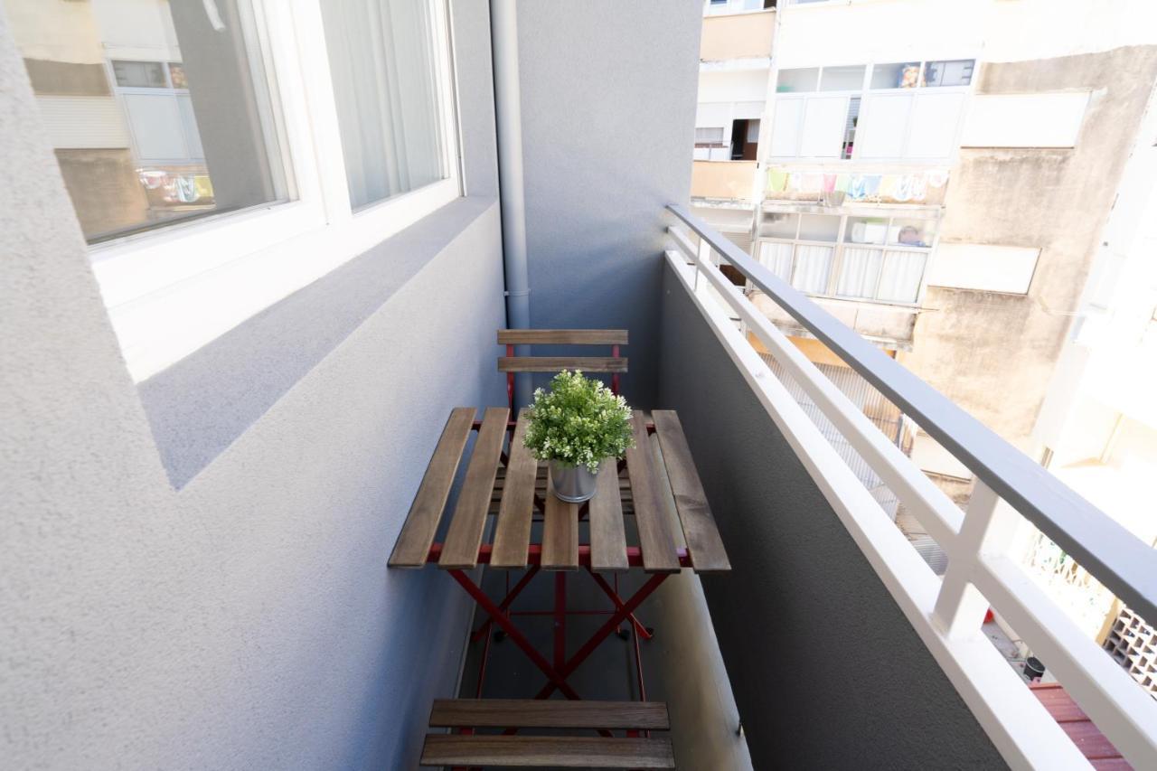 Sweet Sunny Flat W/ Balcony - Gaia Apartment บีลาโนวาเดกายา ภายนอก รูปภาพ