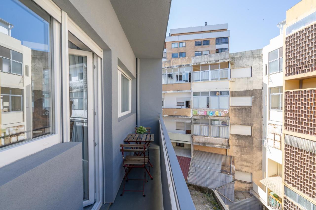 Sweet Sunny Flat W/ Balcony - Gaia Apartment บีลาโนวาเดกายา ภายนอก รูปภาพ